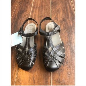 bare trap sandals wide width